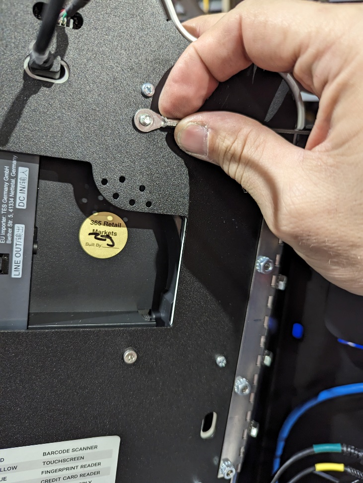 MM6 Mini - reconnecting retaining cable.jpg