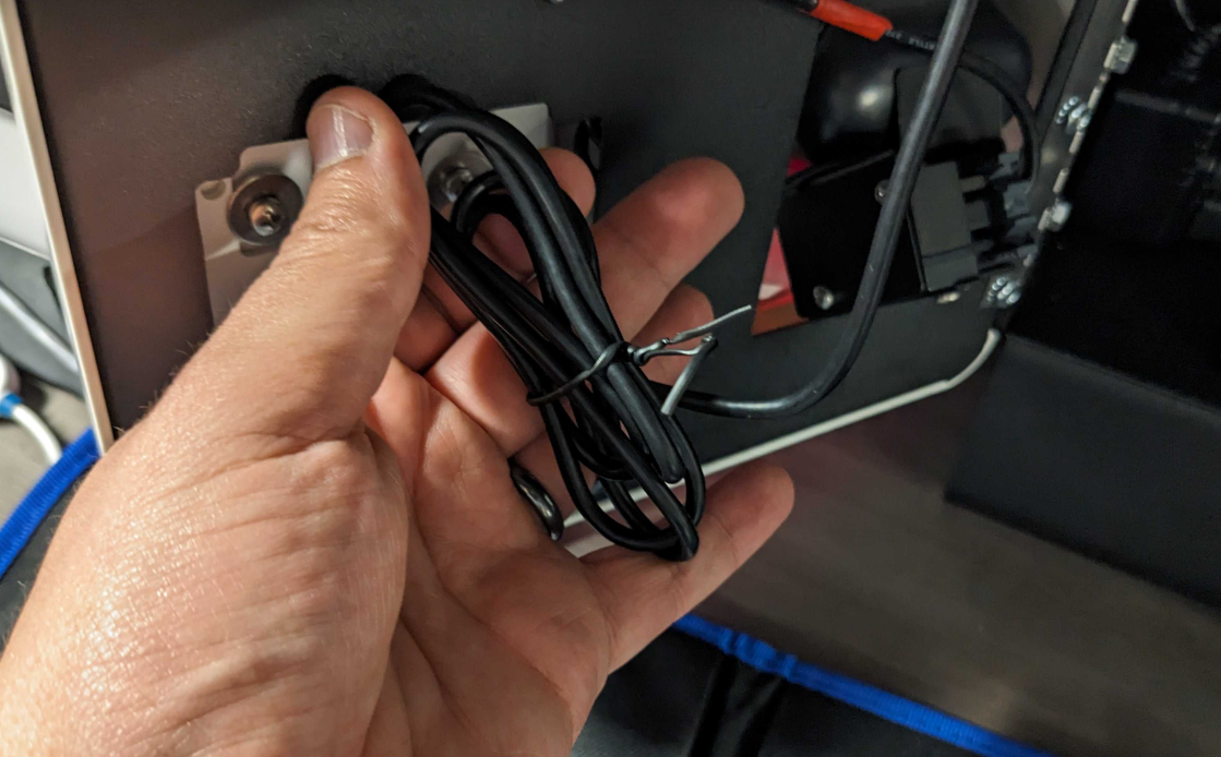 MM6 Mini - Castles USB cord secured with twist tie.png