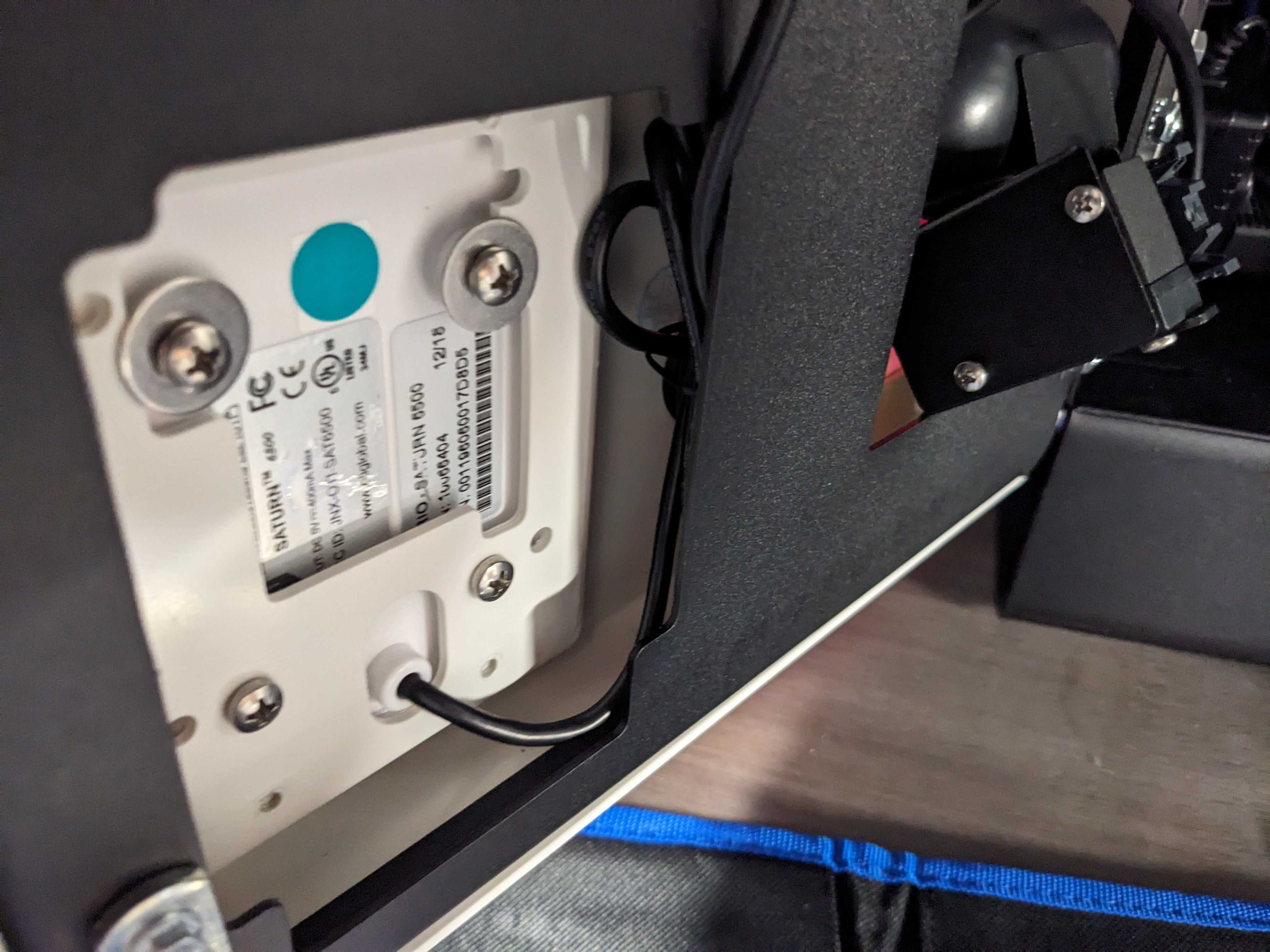 MM6 Mini -  cables behind bezel next to the OTI reader.png