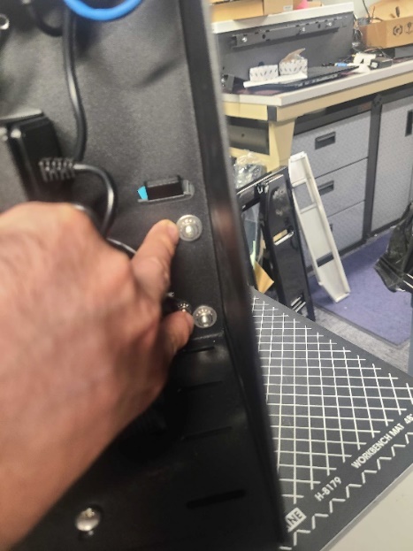 MM6 Mini - screws attaching device to countertop base.jpg