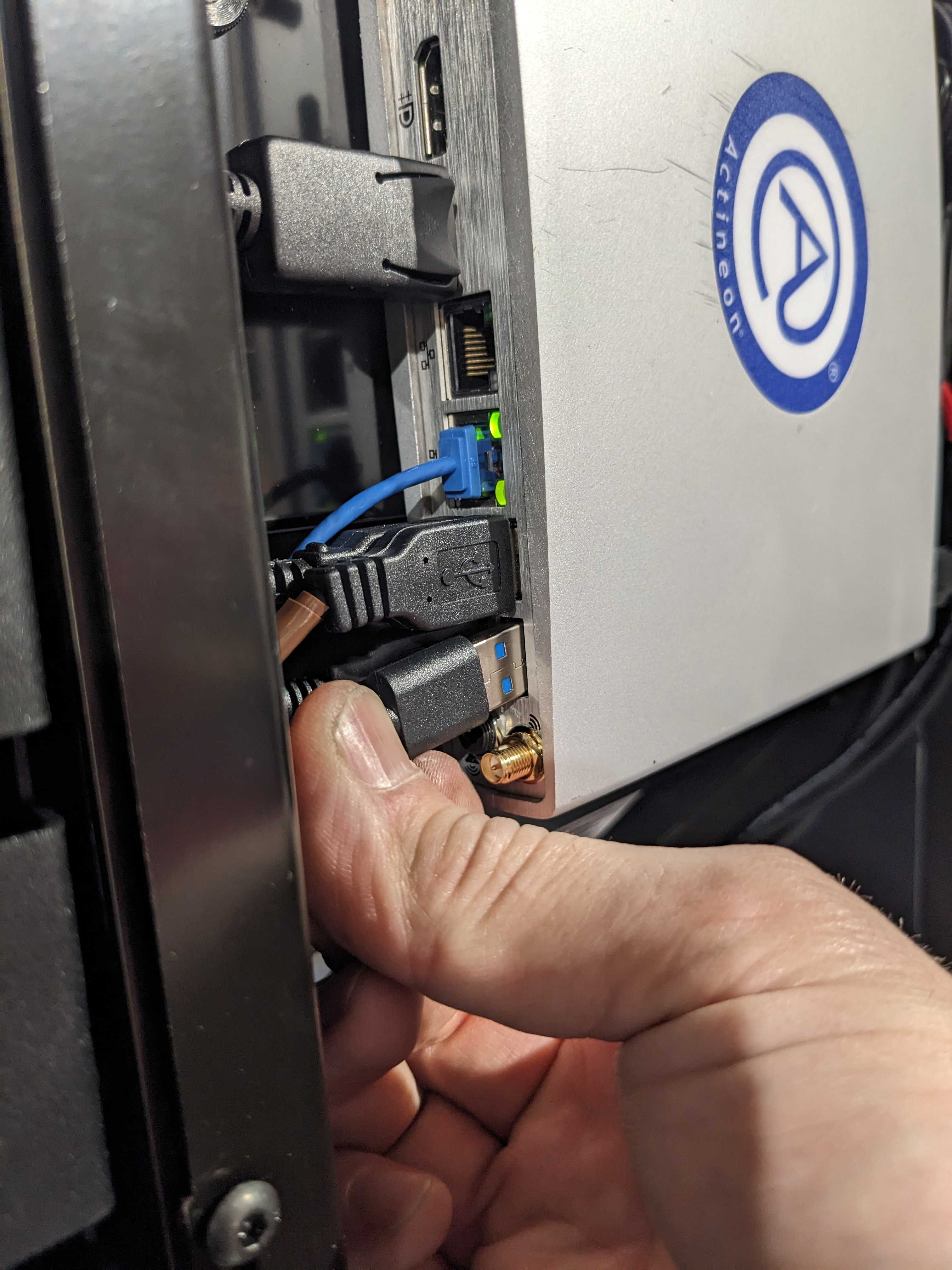 MM6 XP Installation - USB from XP unit plugging into PC of MM6.png