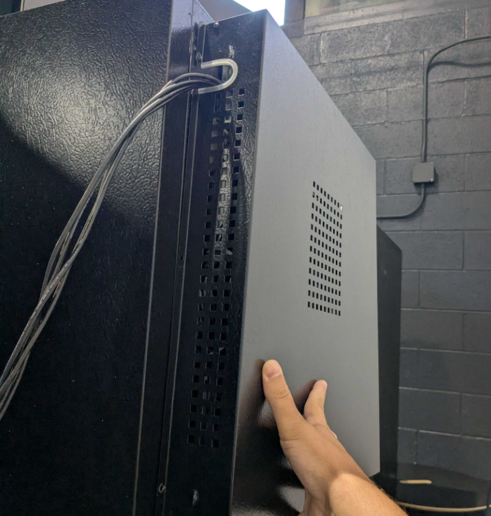 CV Products Quick Start Guide (M40) - new bracket with camera cable openings - image 2.png