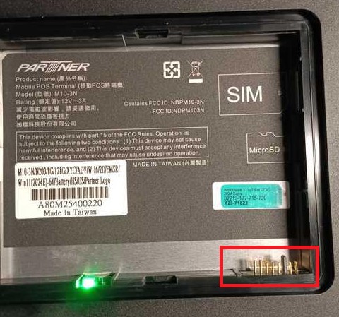 365 Dining Handheld - Battery pin connectors.jpg